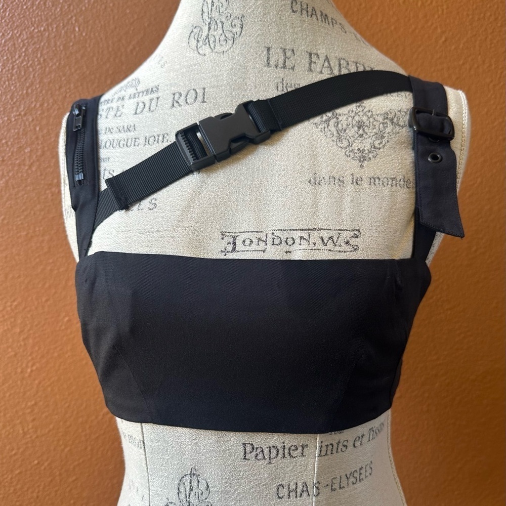 NWT! Steele Black Crop Top With Buckle Details qSize Small - Picture 4 of 9